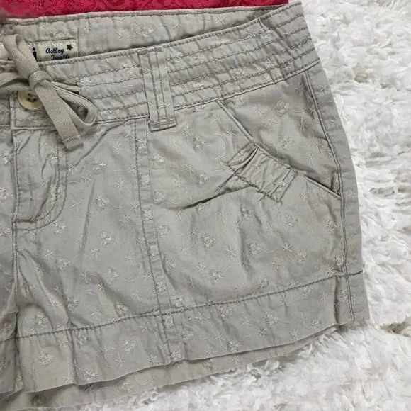 Lei Low-rise Printed Shorts with Drawstring Sz 11 - Picture 3 of 8